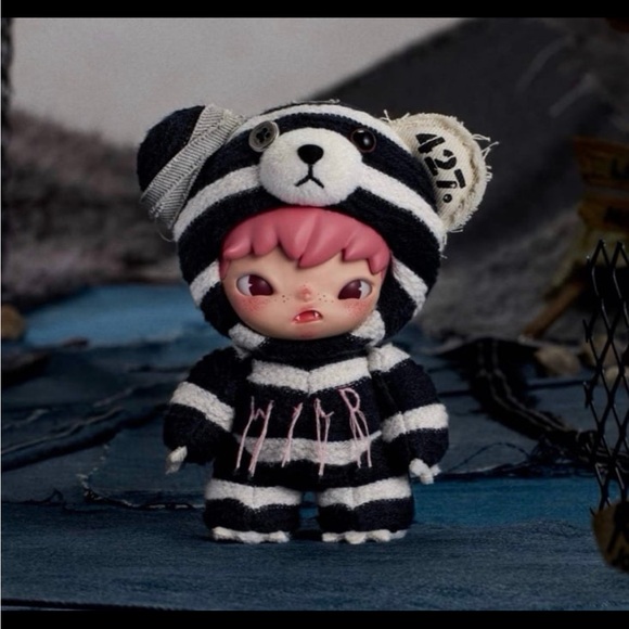 POP MART Hirono Road Journal Series Plush {SECRET} - Highway Imprint - Picture 2 of 13